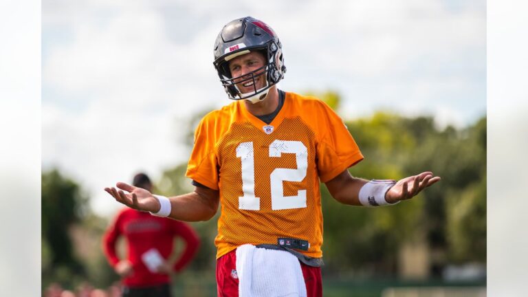 Tom Brady to Join Buccaneers as Quarterbacks Coach (Again)